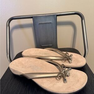 Vionic Women's Beige Bow Sandals